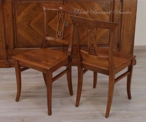 Sedia classica in noce con seduta in legno massello